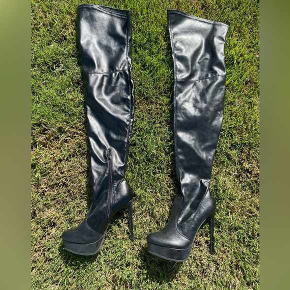 Black Over the thigh platform heels - Picture 2 of 4